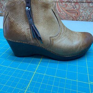 Dansko Veronica tan leather western style wedge boots